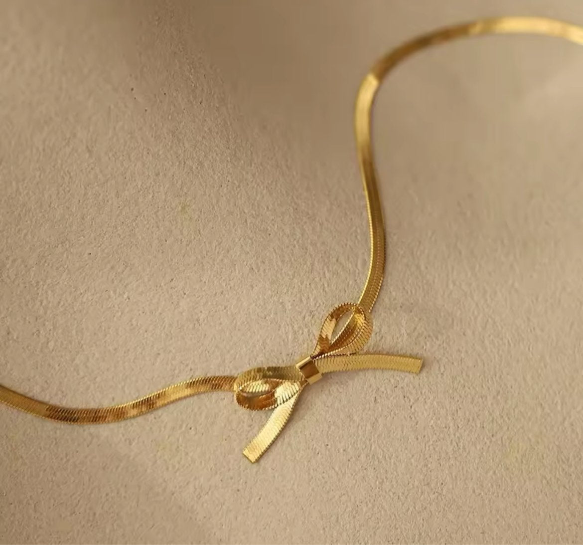Choker con fiocco dorato - BOXO Jewelry